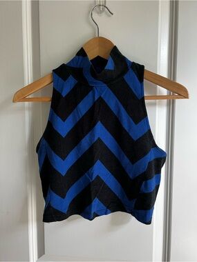 Kirra Black & Blue Chevron Mock Neck Crop Top Small